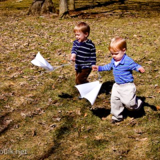 How to make an easy paper kite for preschoolers (it really works!)