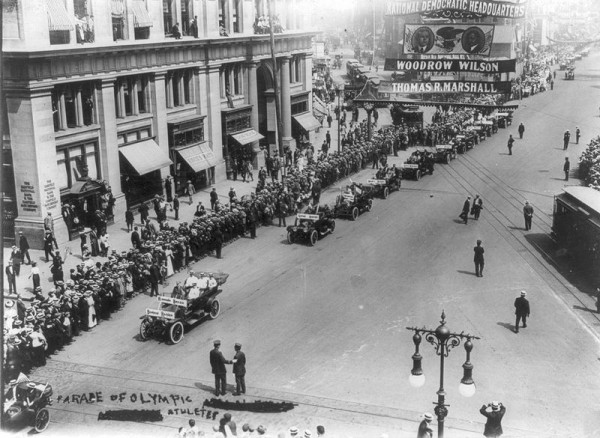 Parade_of_Olympic_athletes_on_5th_Avenue,_NYC_1912