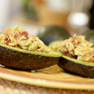 Bacon and avocado...Two ingredients that make just about any recipe more delicious. So it's no wonder that bacon stuffed avocados are to-die-for amazing!