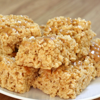 I love rice krispie treats....so for a recipe to get the title of "my favorite rice krispie treats ever" you KNOW it's a good one. Trust me, and make these sea salt caramel rice krispie treats recipe today!