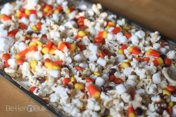 Halloween Candied Popcorn by Food Fun Family - such a fun and easy Halloween or Fall snack or lunch box treat. Quick and easy to make!