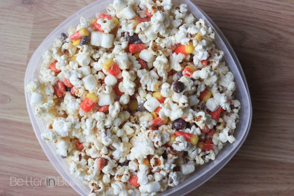 Halloween Candied Popcorn by Food Fun Family - such a fun and easy Halloween or Fall snack or lunch box treat. Quick and easy to make!