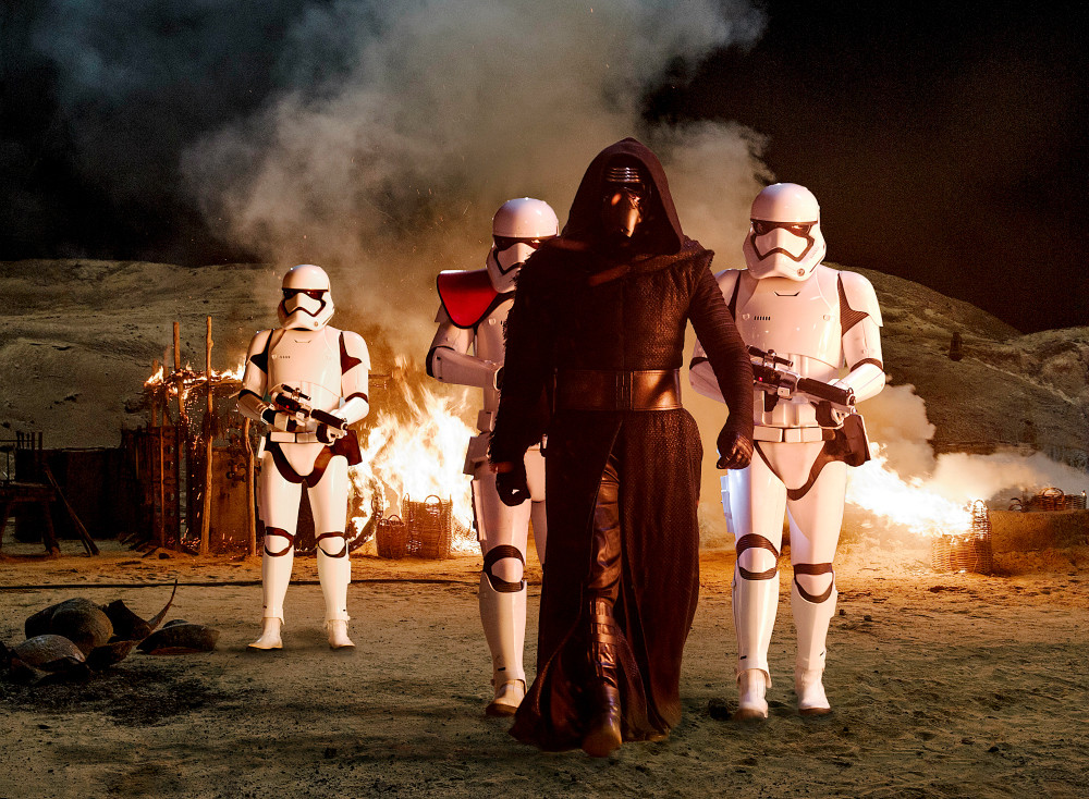 Star Wars: The Force Awakens - Kylo Ren with Stormtroopers