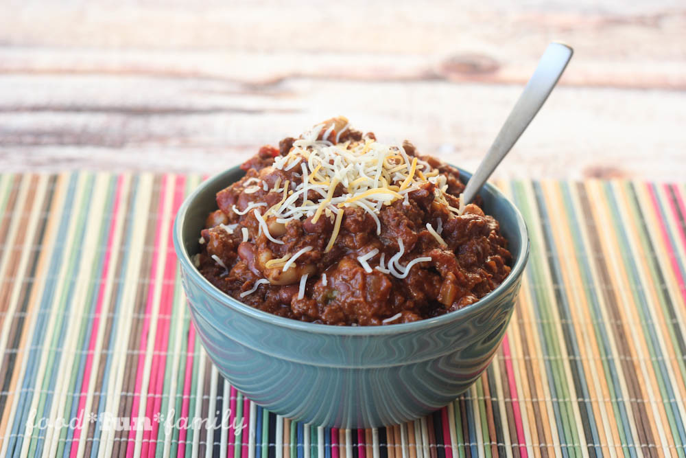 The Best Crockpot Chili Recipe - This is the BEST kind of comfort food and so easy to make! Just throw everything in your slow cooker and enjoy a delicious, easy dinner at night