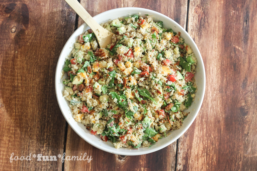 Avocado Bacon Ranch Quinoa Salad - a delicious cold "loaded" quinoa salad that is perfect for summer time gatherings and barbecues