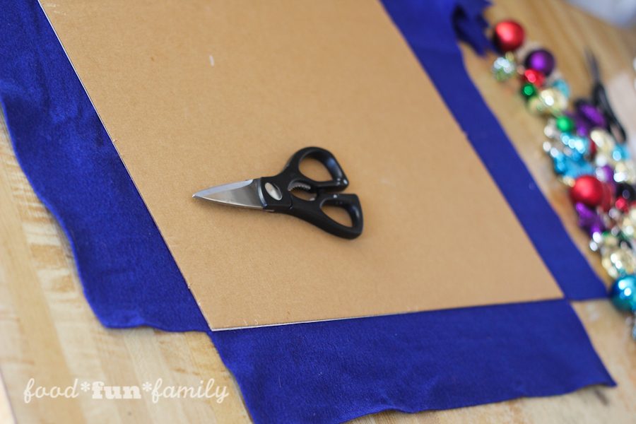 The Ornament Tree - an easy Christmas Craft Wall Hanging