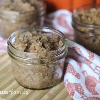 DIY pumpkin spice sugar scrub - this homemade sugar scrub has pumpkin spice and everything nice (and nothing bad!). It makes a great DIY gift that is perfect for fall birthdays and holidays!