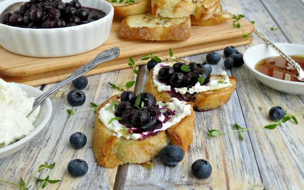 Blueberry-Goat-Cheese-Crostini-w-Thyme-Honey