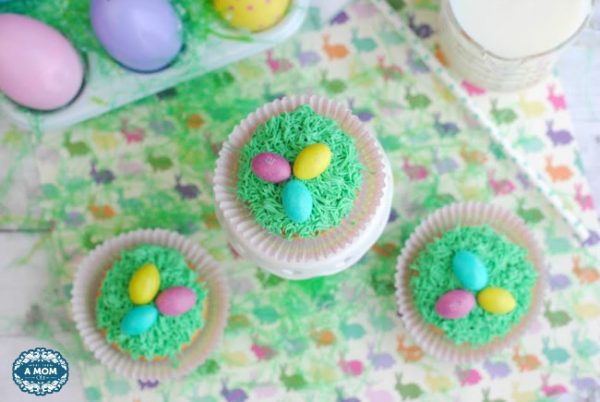 Easter-Grass-with-eggs-cupcake