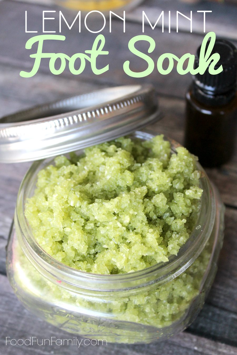 Lemon mint foot soak - a DIY beauty product made with all natural ingredients that will make your feet feel amazing and ready for sandal weather!